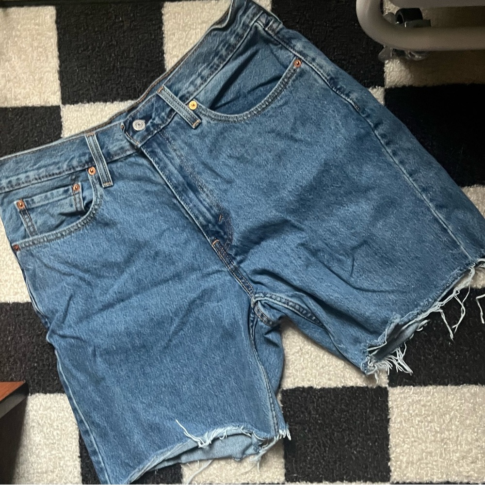 levi’s 469 cutoff high rise medium wash shorts